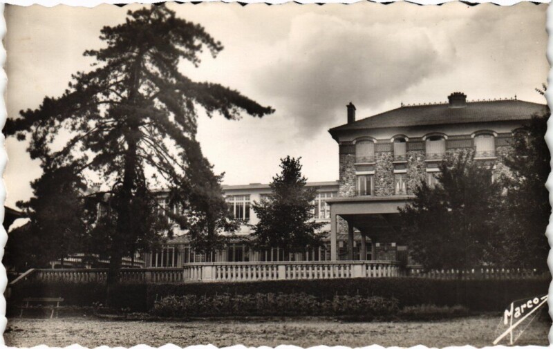 Carte postale ancienne Neuilly s Marne Ecole Groupe Joffre