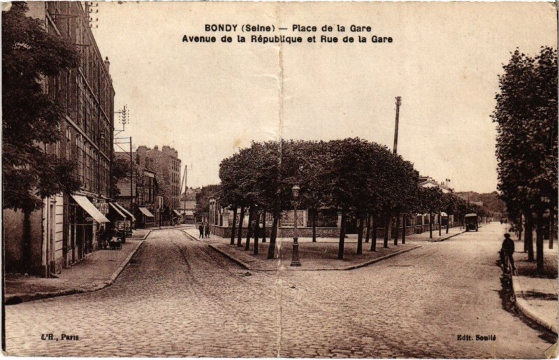 Carte postale ancienne Bondy Place de la Gare à Bondy