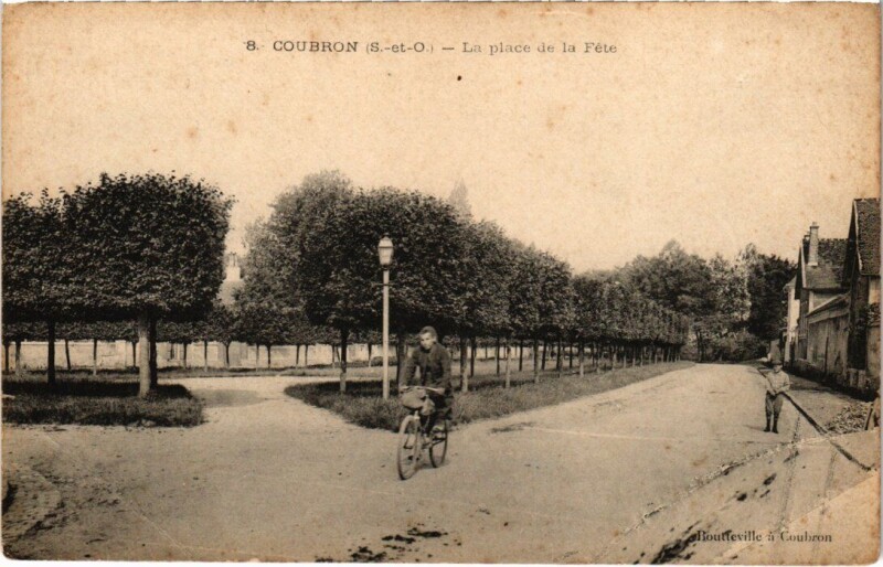 Carte postale ancienne Coubron Place de la Fete à Coubron