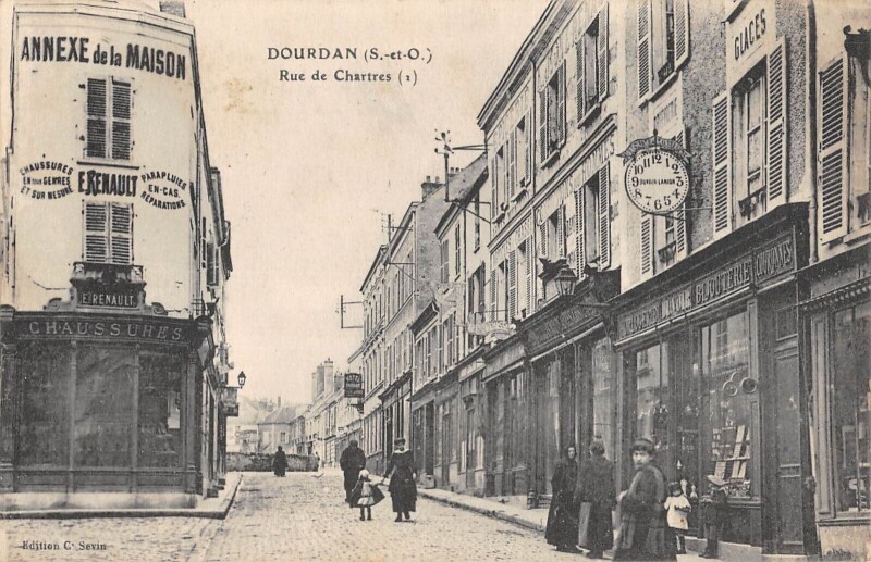 Carte postale ancienne Dourdan - Rue De Chartres à Dourdan