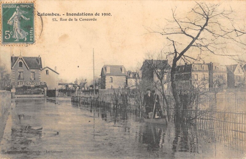 Carte postale ancienne Colombes - Inondations 1910 - Rue De La Concorde à Colombes