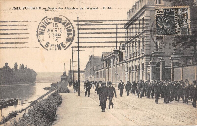 Carte postale ancienne Puteaux - Sortie Des Ouvriers De L'Arsenal à Puteaux