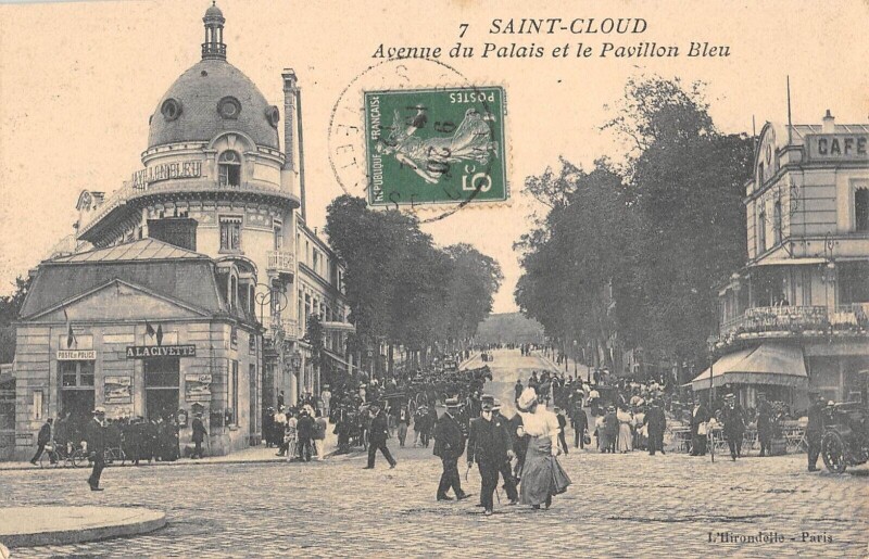 Carte postale ancienne Saint Cloud Avenue Du Palais Et Pavillon Bleu à Saint-Cloud
