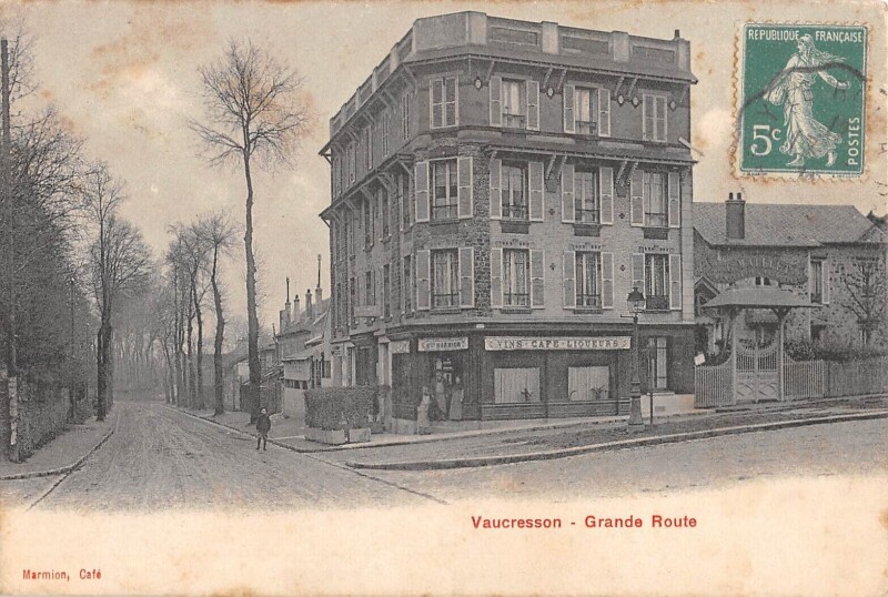 Carte postale ancienne Vaucresson - Grande Route à Vaucresson