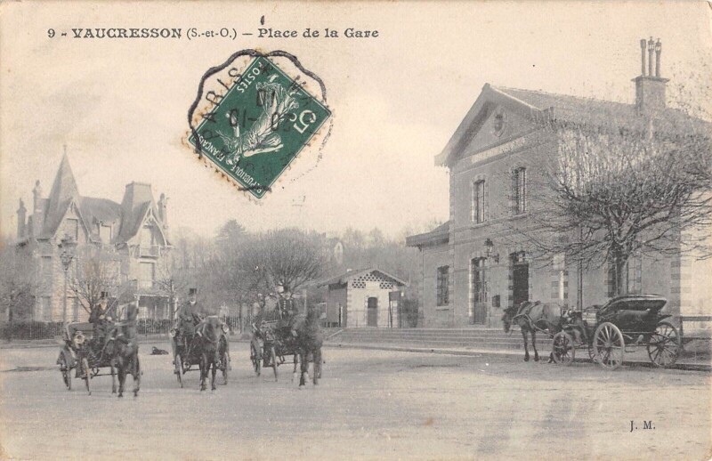 Carte postale ancienne Vaucresson - Place De La Gare à Vaucresson