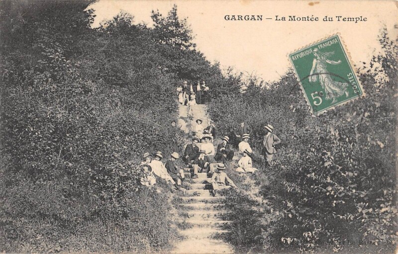 Carte postale ancienne Gargan - La Montee Du Temple