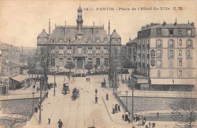 Carte postale ancienne Pantin - Place De L'Hotel De Ville à Pantin