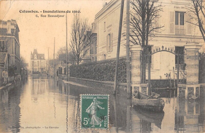 Carte postale ancienne Colombes - Inondations 1910 - Rue Beausejour à Colombes
