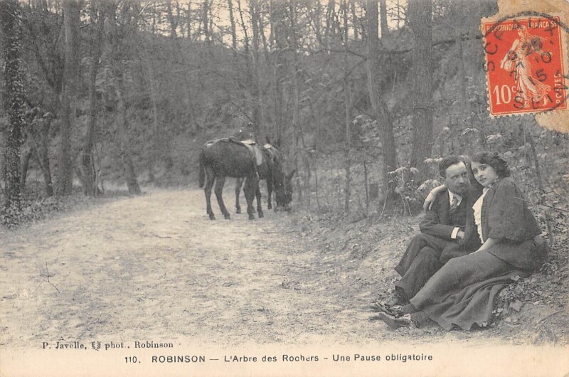 Carte postale ancienne Robinson - L'Arbre Des Rochers - Une Pause Obligatoire