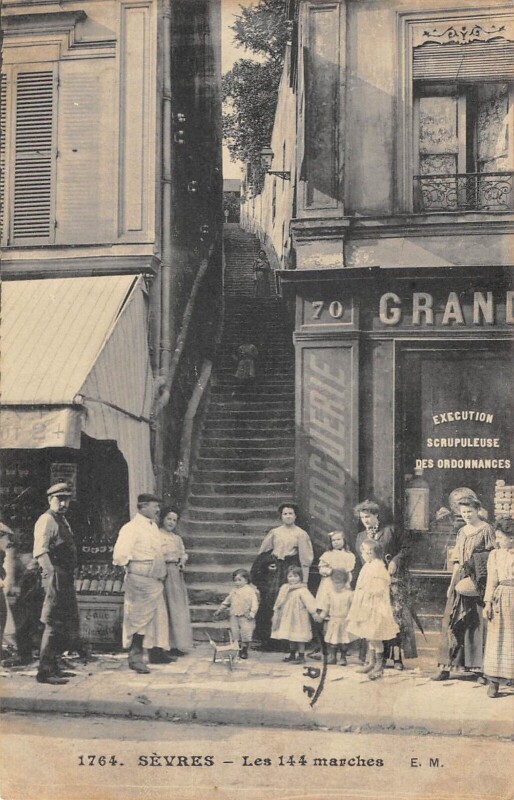 Carte postale ancienne Sevres - Les 144 Marches