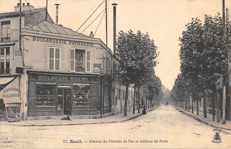 Carte postale ancienne Rueil - Avenue Du Chemin De Fer De Paris