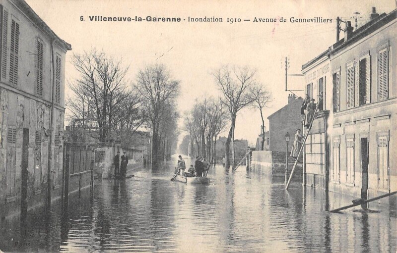 Carte postale ancienne Villeneuve La Garenne - Inondations 1910 - Avenue De Gennevilliers à Gennevilliers