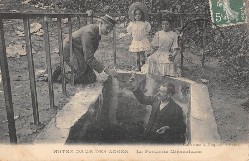 Carte postale ancienne Notre Dame Des Anges - Fontaine Miraculeuse