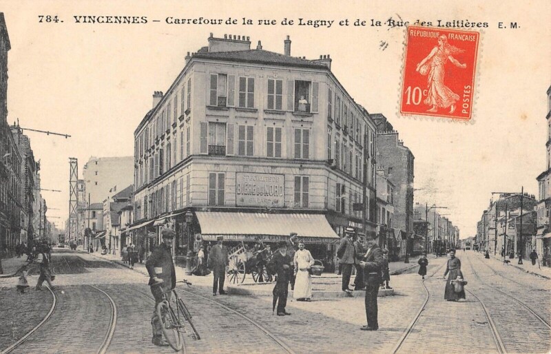 Carte postale ancienne Vincennes - Carrefour De La Rue De Lagny Et De La Rue Des Laitieres à Vincennes