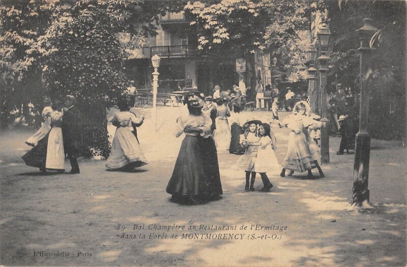 Carte postale ancienne Bal Champetre Au Restaurant De L'Ermitage Dans La Foret De Montmorency à Montmorency