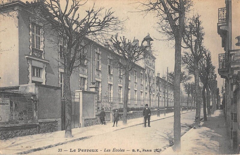 Carte postale ancienne Le Perreux - Les Ecoles