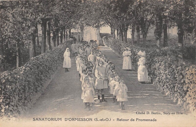Carte postale ancienne Sanatorium D'Ormesson - Retour De Promenade
