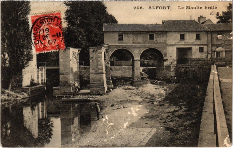 Carte postale ancienne Maisons-Alfort Le Moulin Brule à Maisons-Alfort