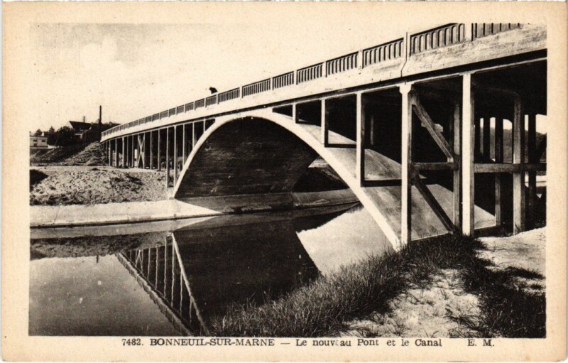 Carte postale ancienne Bonneuil-sur-Marne Nouveau Pont et Canal à Bonneuil-sur-Marne