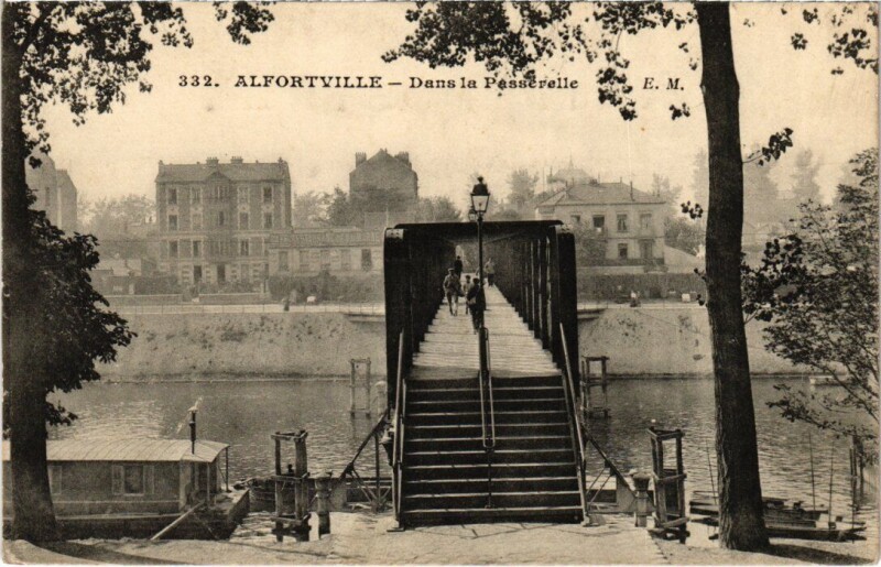 Carte postale ancienne Alfortville Dans la Passerelle à Alfortville
