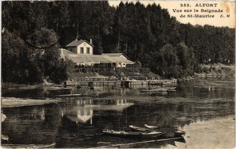 Carte postale ancienne Maisons-Alfort Vue sur la Baignade de Saint-Maurice à Maisons-Alfort