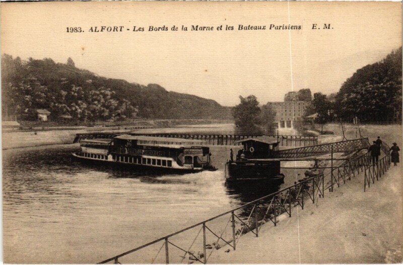 Carte postale ancienne Maisons-Alfort Bords de la Marne - Beteaux Parisiens à Maisons-Alfort
