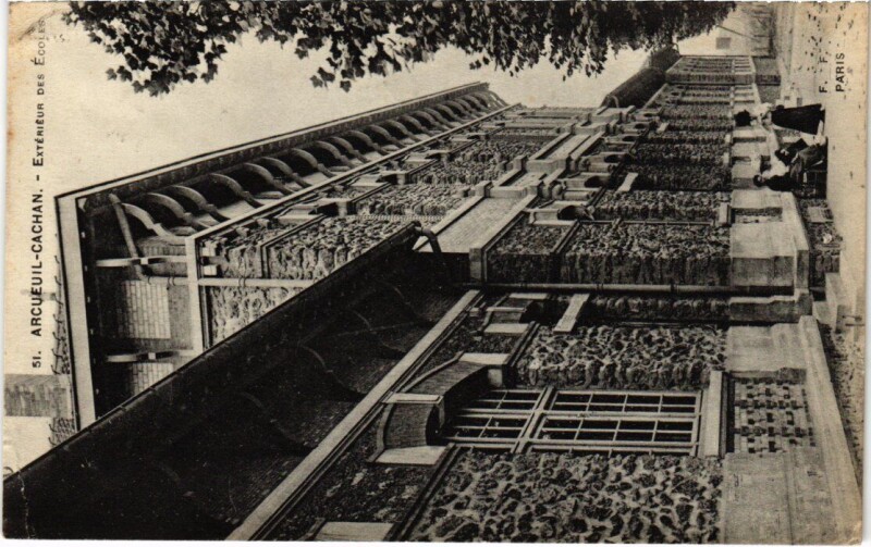 Carte postale ancienne Arcueil Cachan - Exterieur des Ecoles à Arcueil
