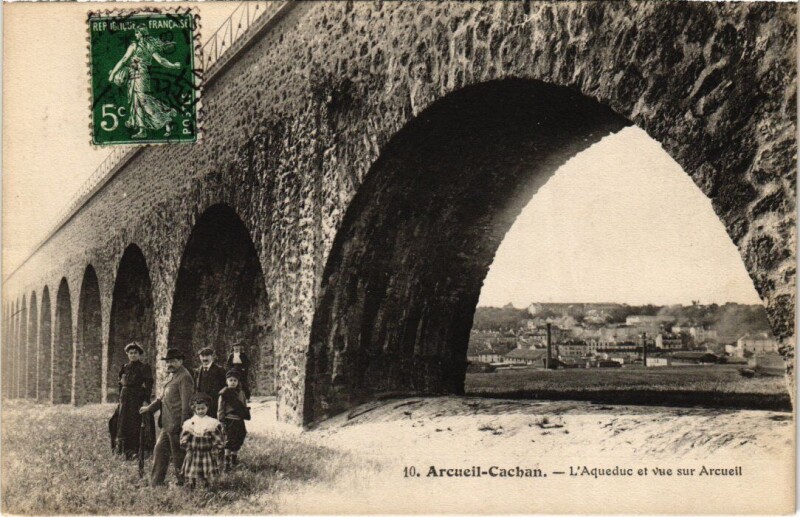 Carte postale ancienne Arcueil Cachan - Aqueduc et Vue sur Arcueil à Arcueil