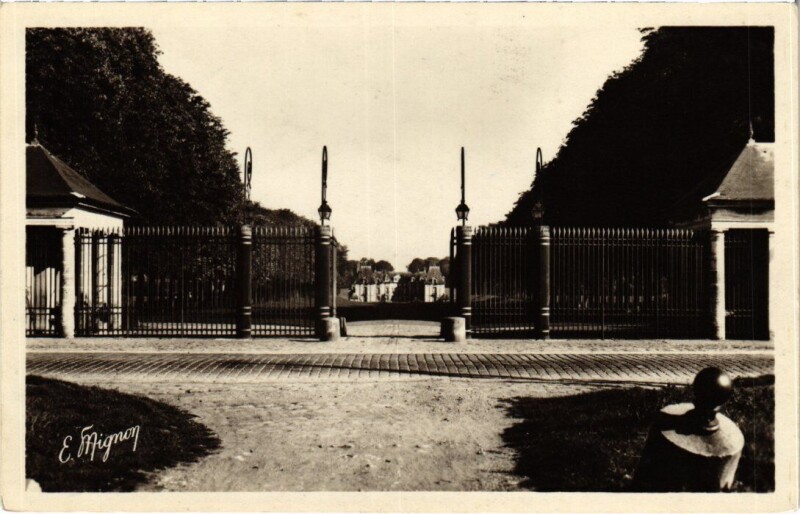 Carte postale ancienne Villecresnes Chateau de Grosbois - Grille d'Honneur à Villecresnes