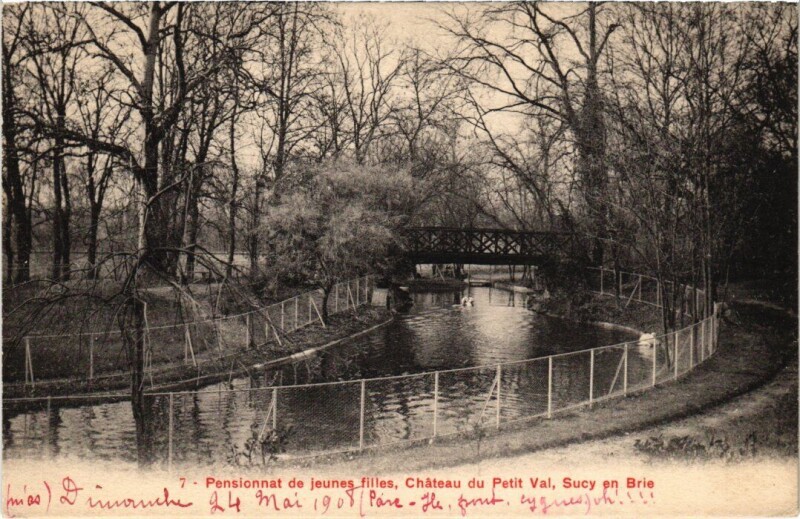 Carte postale ancienne Sucy-en-Brie Pensionnat de Jeunes Filles - Chateau du Petit Val à Sucy-en-Brie