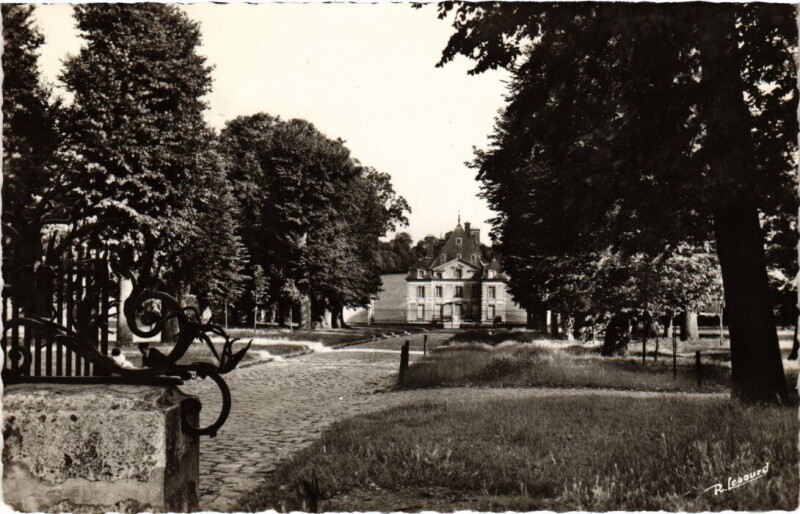 Carte postale ancienne Ormesson-sur-Marne Le Chateau à Ormesson-sur-Marne