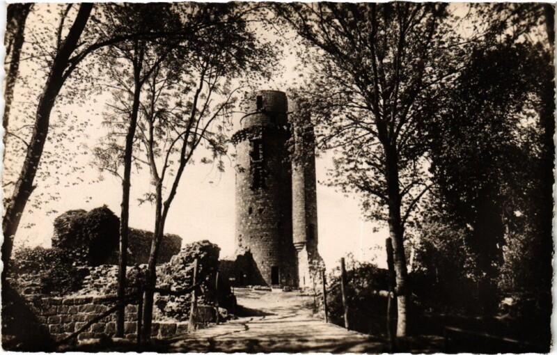 Carte postale ancienne Montlhery Ruines du Chateau