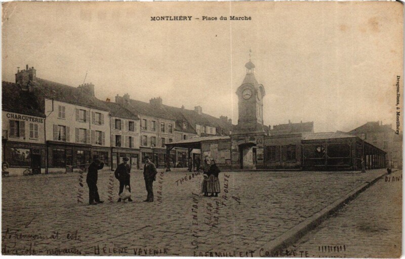 Carte postale ancienne Montlhery Place du Marche
