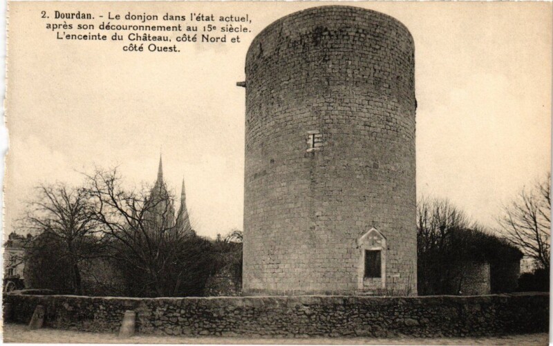 Carte postale ancienne Dourdan Le Donjon à Dourdan