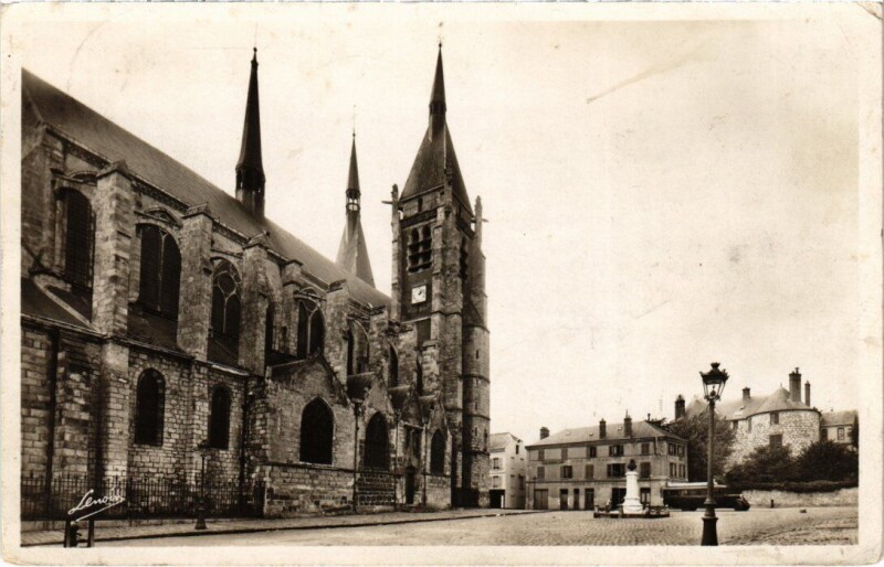 Carte postale ancienne Dourdan Place du Marche Eglise à Dourdan
