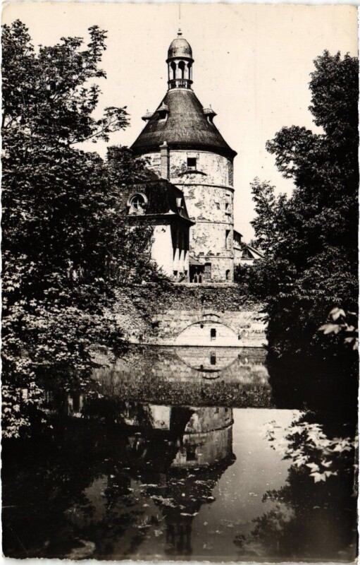 Carte postale ancienne Ste Genevieve des Bois Le Donjon