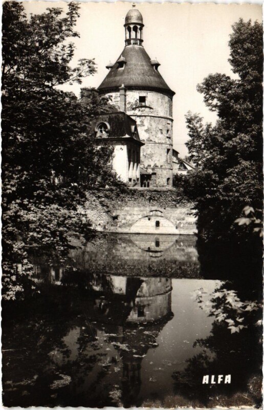 Carte postale ancienne Ste Genevieve des Bois Le Donjon