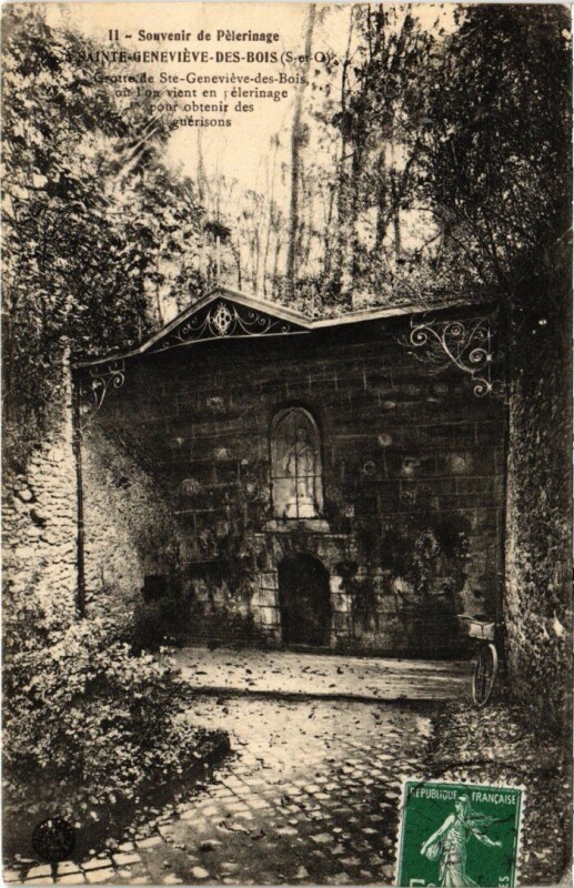 Carte postale ancienne Ste Genevieve des Bois La Grotte