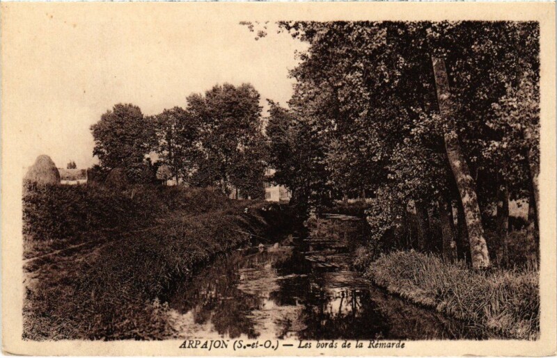 Carte postale ancienne Arpajon Les bords de la Remarde à Arpajon