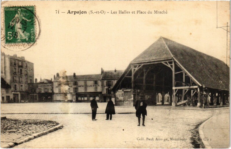Carte postale ancienne Arpajon Les Halles et Place du Marche à Arpajon