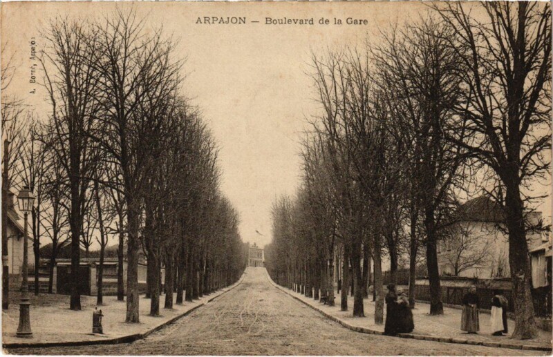Carte postale ancienne Arpajon Boulevard de la Gare à Arpajon