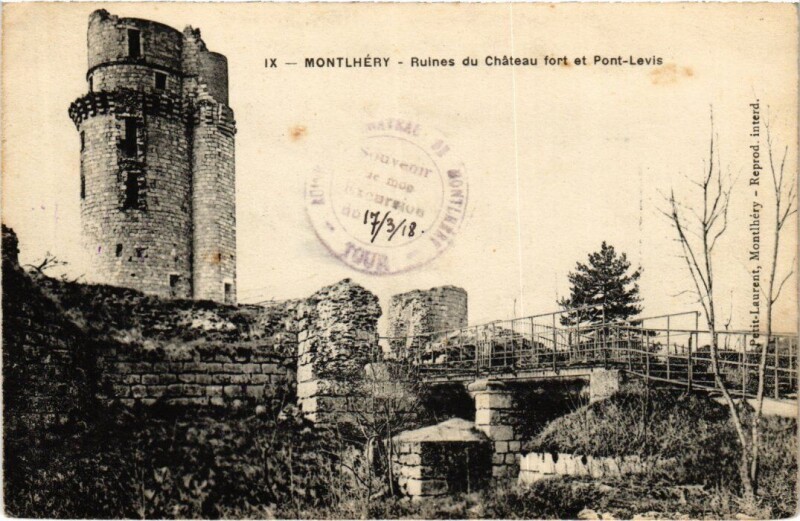 Carte postale ancienne Montlhery Ruines du Chateau et Pont Levis
