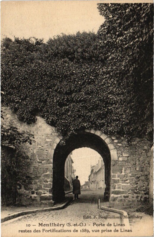 Carte postale ancienne Montlhery Porte de Linas à Linas
