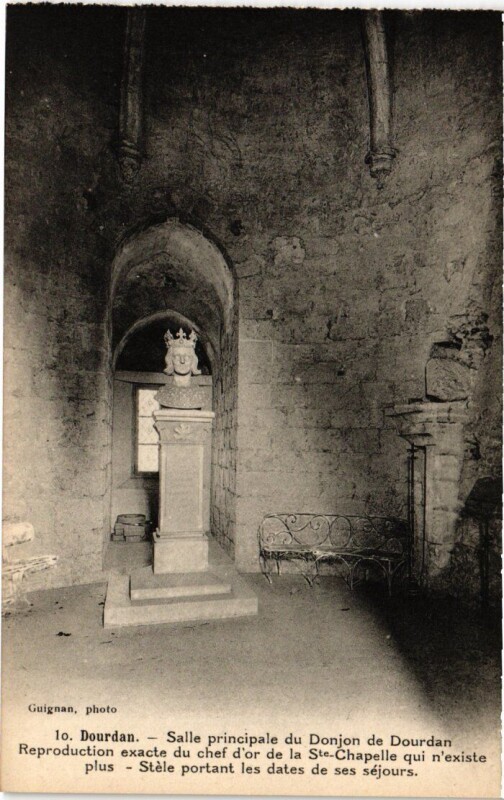 Carte postale ancienne Dourdan Salle principale du Donjon à Dourdan