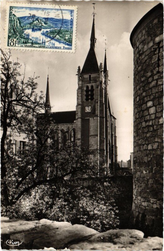 Carte postale ancienne Dourdan Eglise Saint-Germain et fosses du Chateau à Dourdan