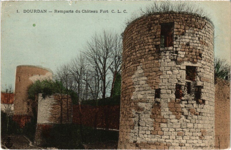 Carte postale ancienne Dourdan Remparts du Chateau Fort à Dourdan