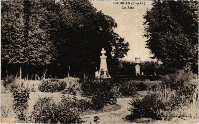 Carte postale ancienne Dourdan Le Parc à Dourdan