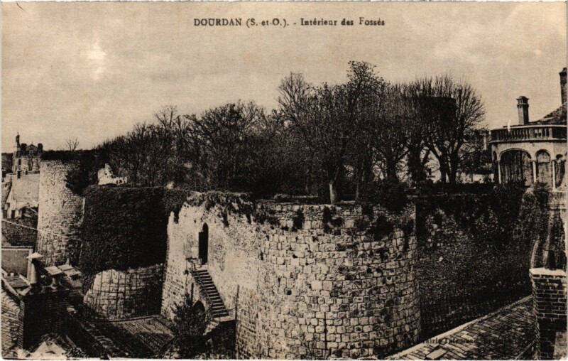 Carte postale ancienne Dourdan Interieur des Fosses à Dourdan