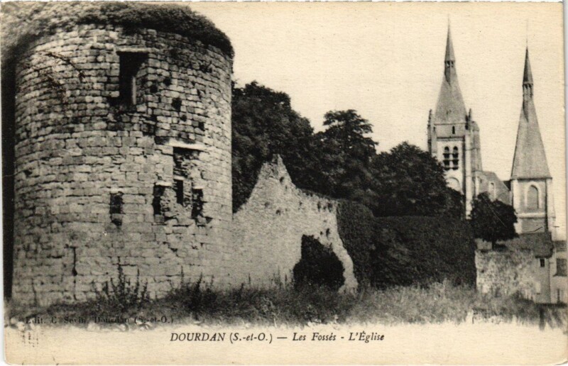 Carte postale ancienne Dourdan Les Fosses Eglise à Dourdan