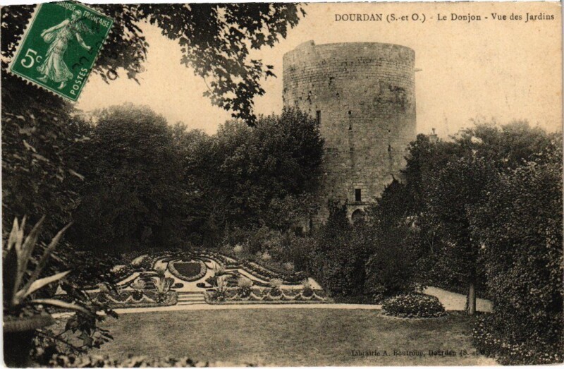 Carte postale ancienne Dourdan Le Donjon vue des jardins à Dourdan